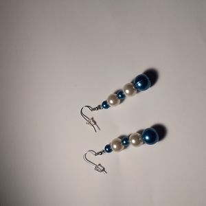 Diamond Bella Handcrafted Fashion earrings.